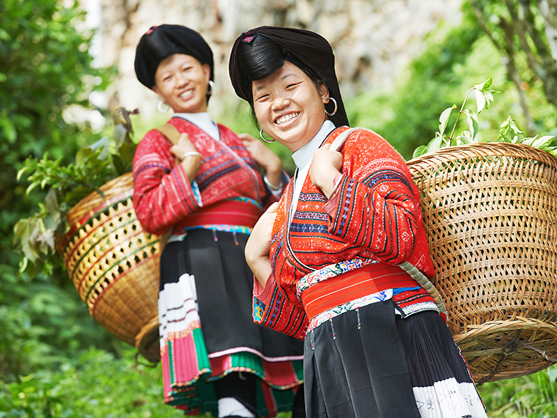 etnia Yao-donne con capelli lunghi
