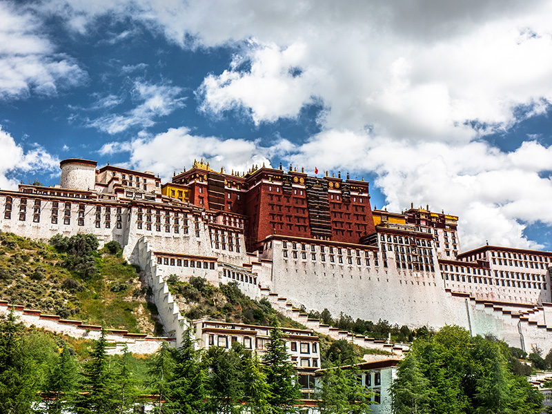 CINA SPIRITUALE TRA TIBET E FIUME AZZURRO:Beijing – Xian - Lhasa – Chongqing – Yichang -Shanghai